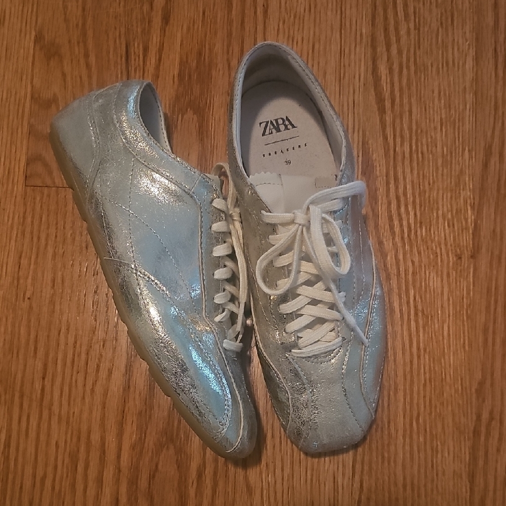 Zara Silver Sneakers Sleek and Stylish